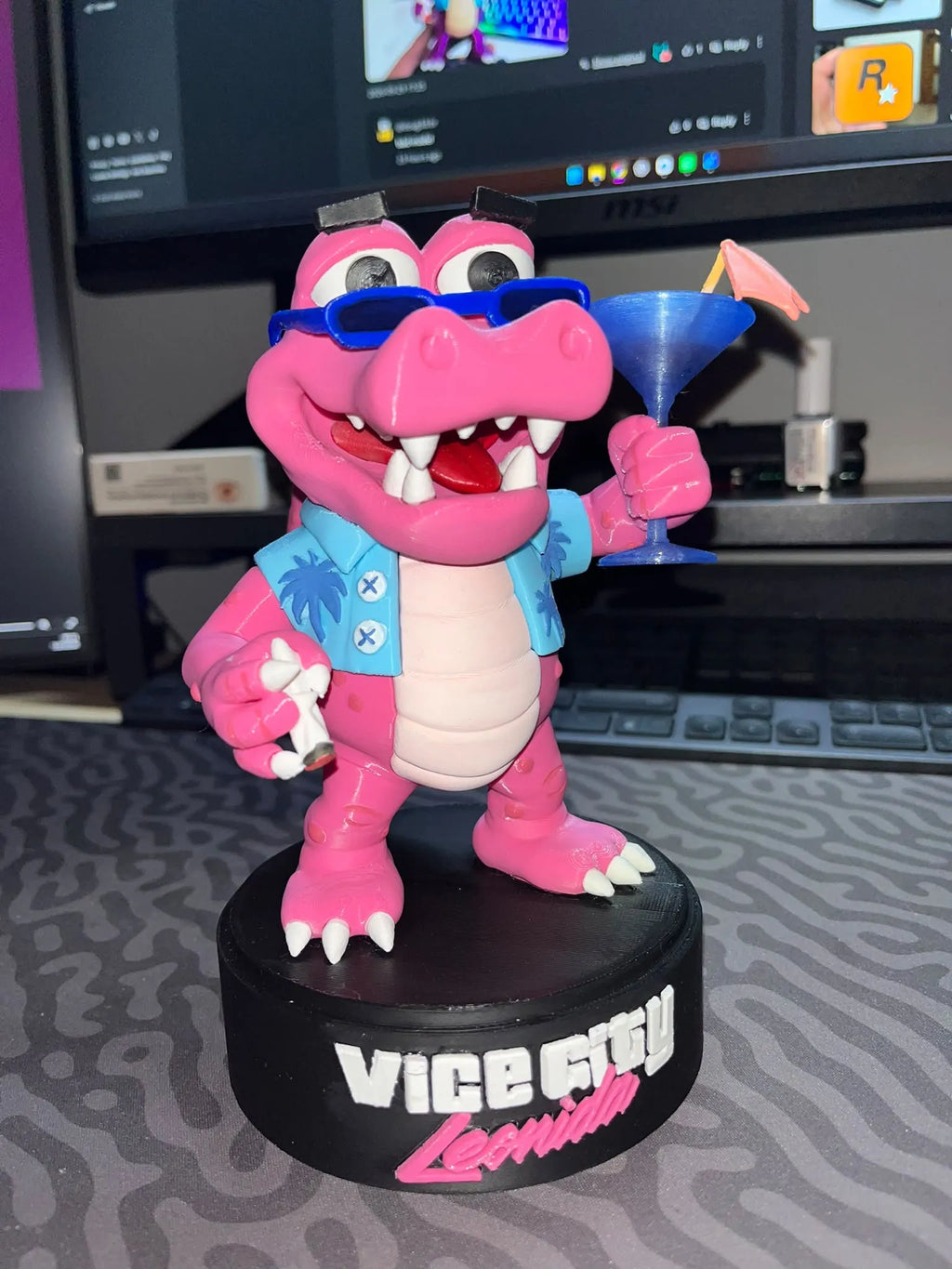 Détail rapproché de la figurine Macca GTA VI