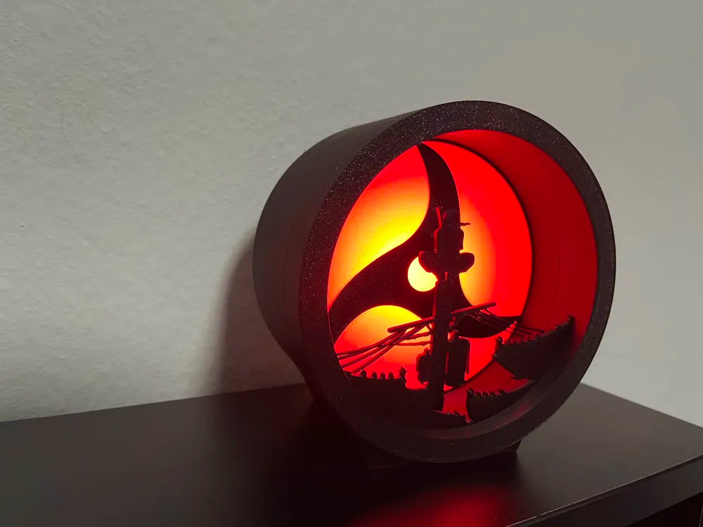 🥷 Light Box LED Itachi Uchiha – Naruto 🖤