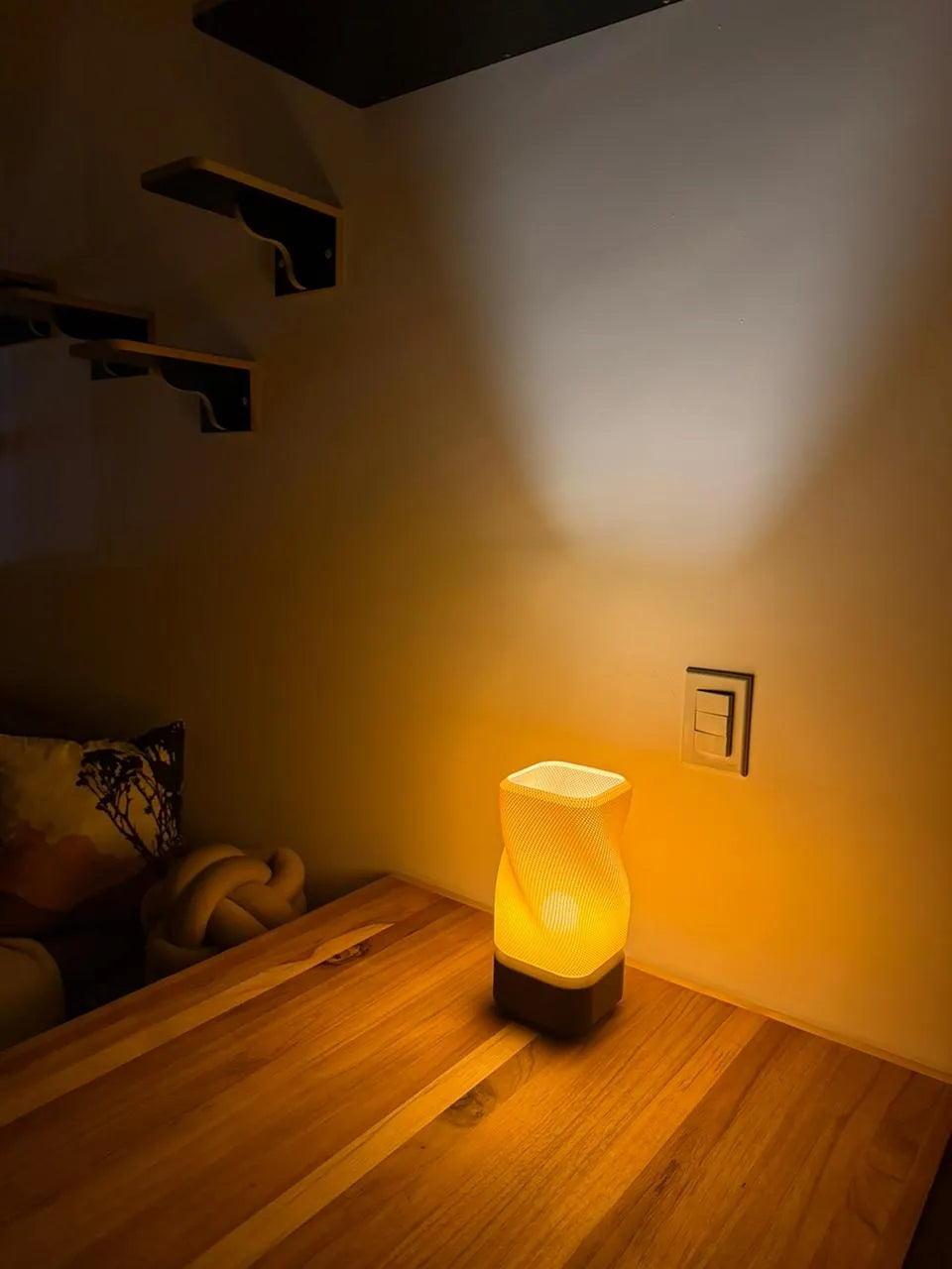 🧺 Lampe Torsadée Osier — Abat-jour texturé design 3D