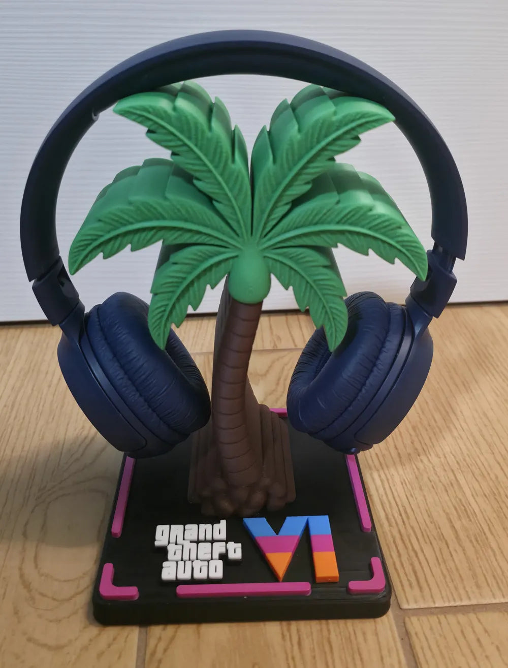 Photo du support de casque GTA VI Vice City imprimé en 3D
