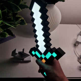 Lampe LED Épée Diamant Minecraft 💎 Déco bureau gaming