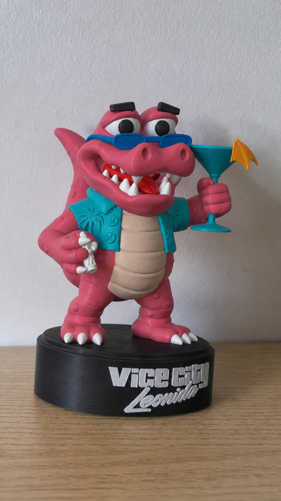 Figurine Macca GTA VI multicolore imprimée en 3D, vue de face