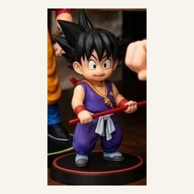 Figurine Goku enfant – tenue violette – détail de la photo originale