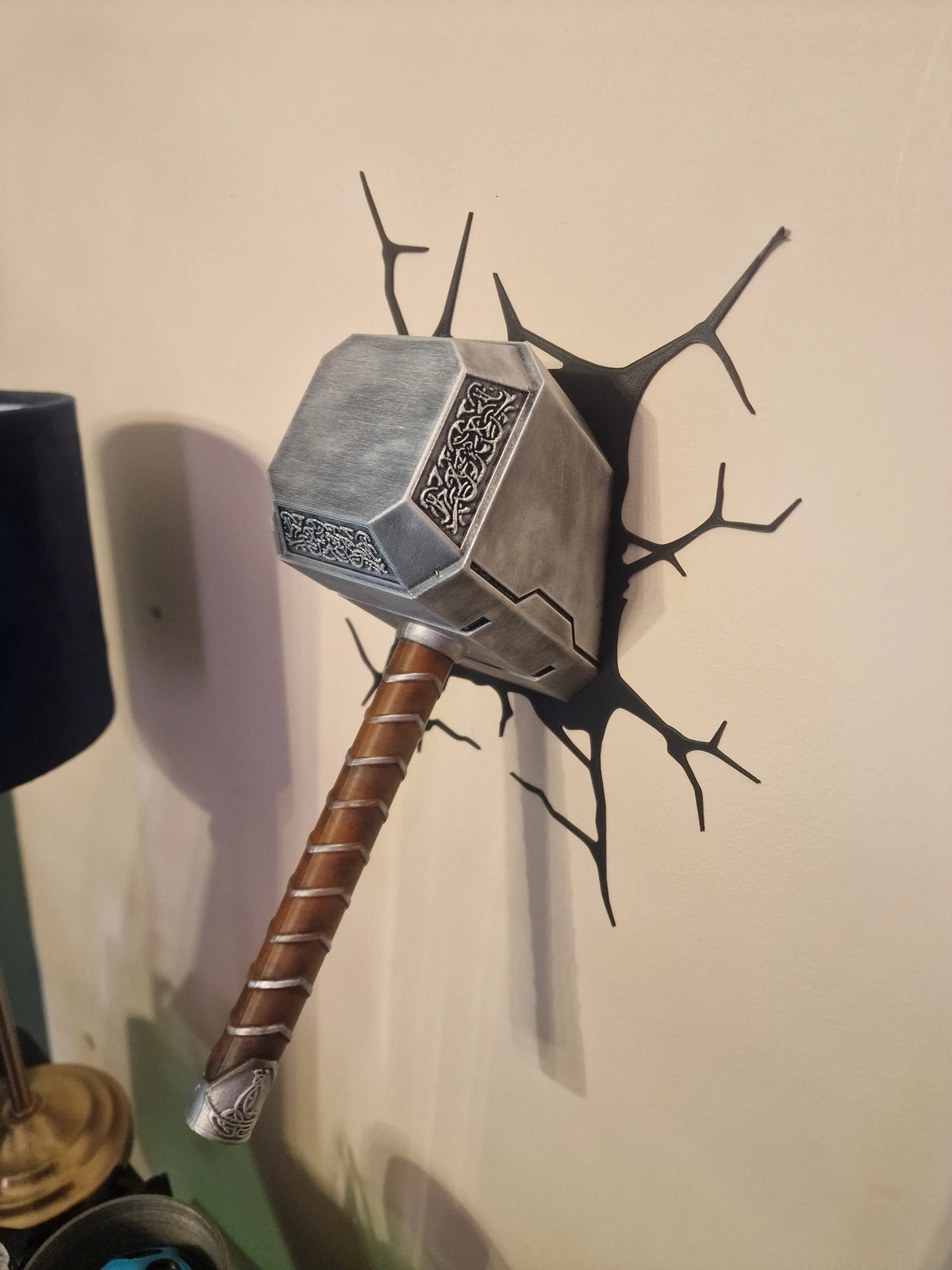 Exemple de réalisation par kainhouse sur MakerWorld — finition personnelle, photo extérieure à Laserya